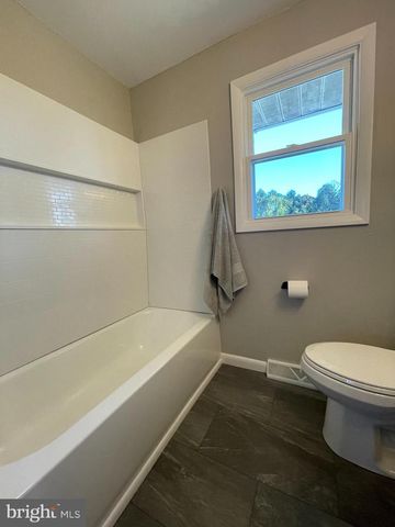 140 CASTLE HEIGHTS AVE, Pennsville, NJ 08070