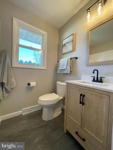 140 CASTLE HEIGHTS AVE, Pennsville, NJ 08070