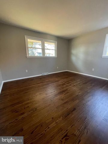 140 CASTLE HEIGHTS AVE, Pennsville, NJ 08070