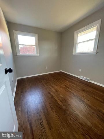 140 CASTLE HEIGHTS AVE, Pennsville, NJ 08070