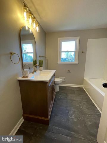 140 CASTLE HEIGHTS AVE, Pennsville, NJ 08070