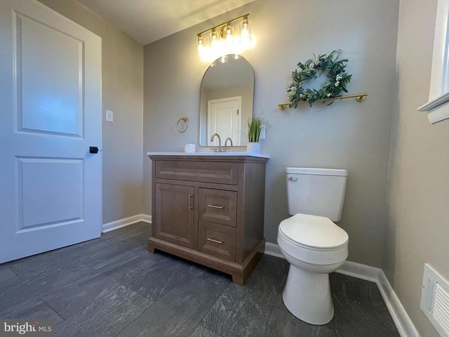 140 CASTLE HEIGHTS AVE, Pennsville, NJ 08070