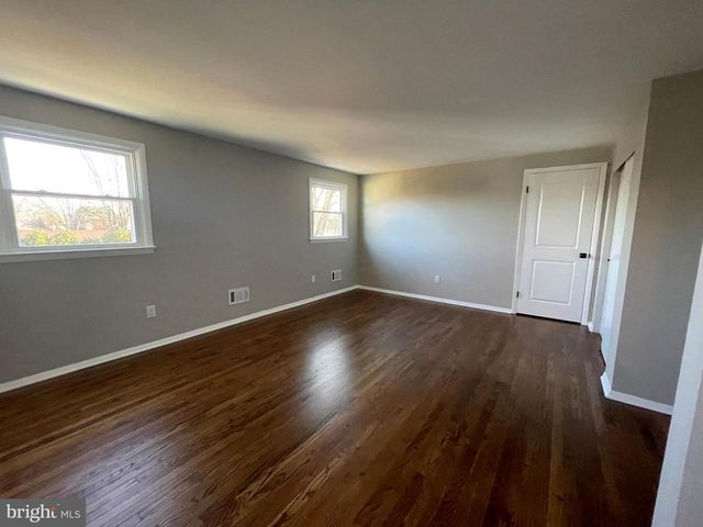 140 CASTLE HEIGHTS AVE, Pennsville, NJ 08070