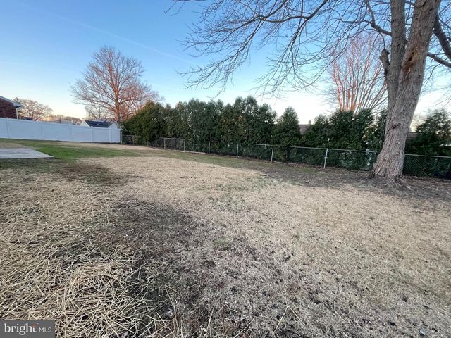 140 CASTLE HEIGHTS AVE, Pennsville, NJ 08070