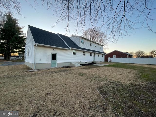 140 CASTLE HEIGHTS AVE, Pennsville, NJ 08070