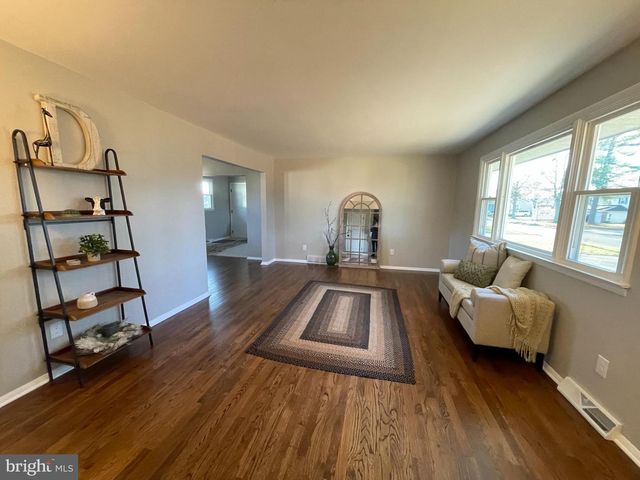 140 CASTLE HEIGHTS AVE, Pennsville, NJ 08070