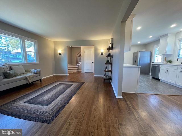 140 CASTLE HEIGHTS AVE, Pennsville, NJ 08070