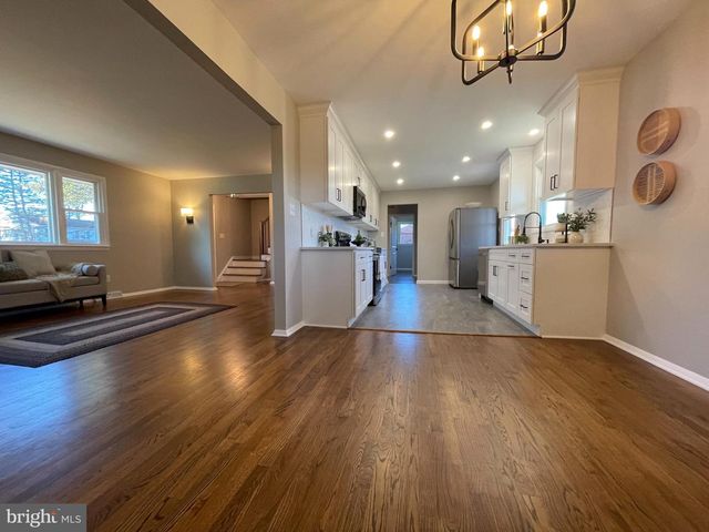 140 CASTLE HEIGHTS AVE, Pennsville, NJ 08070