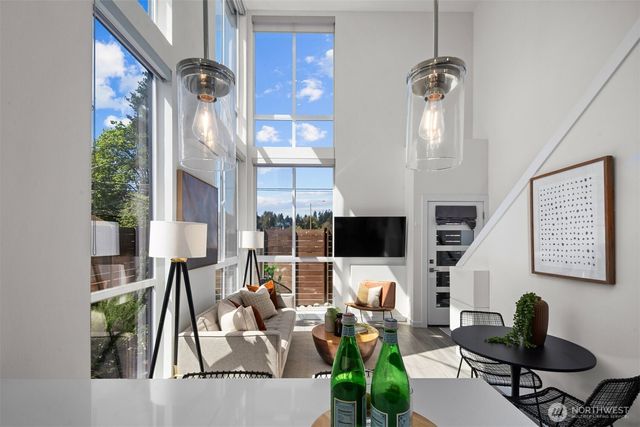 12000 31st Avenue NE, Seattle, WA 98125
