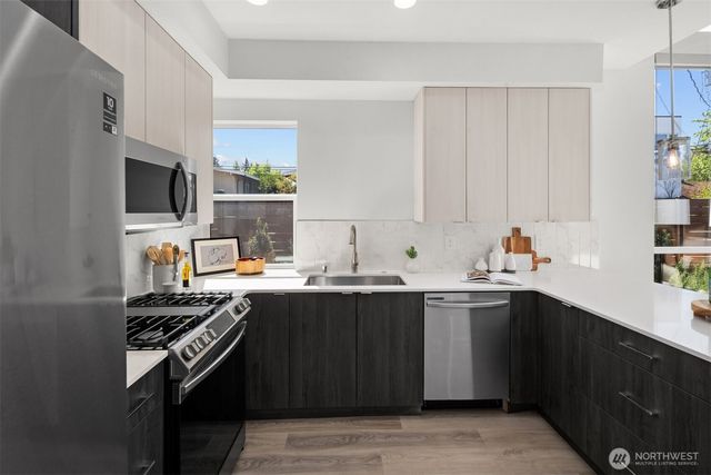 12000 31st Avenue NE, Seattle, WA 98125