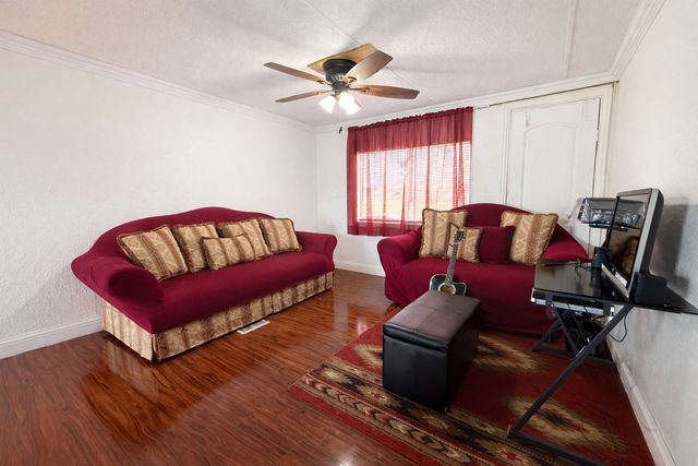 200 Olive Street, Emhouse, TX 75110