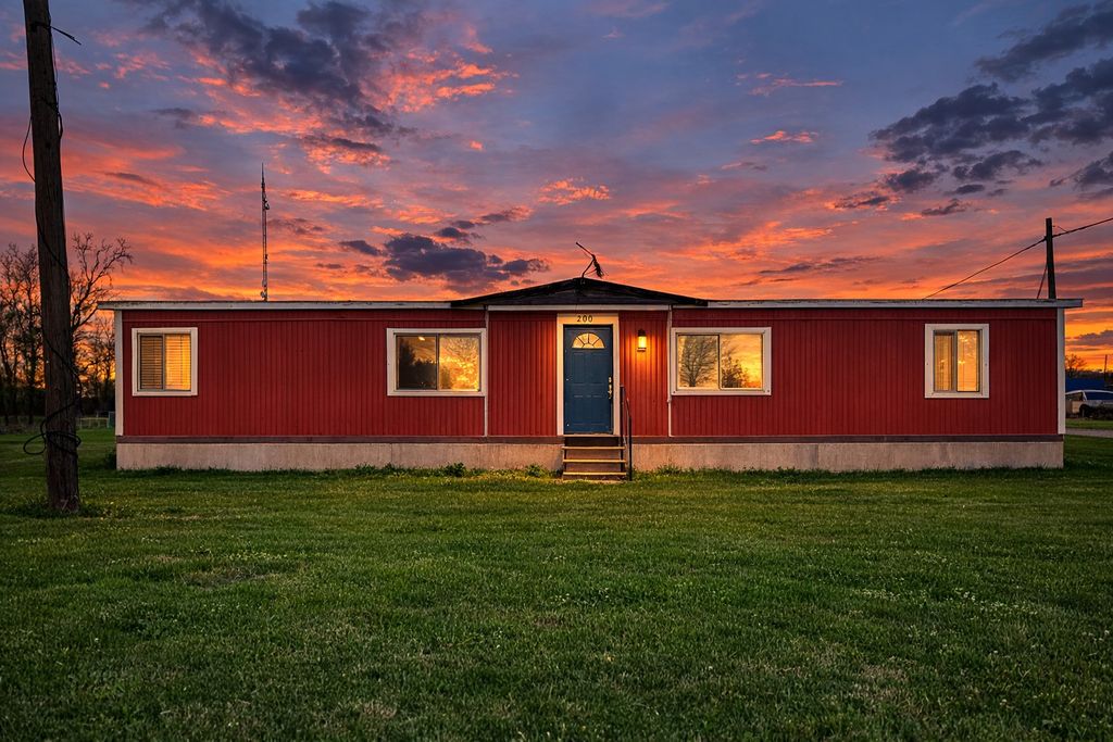 200 Olive Street, Emhouse, TX 75110