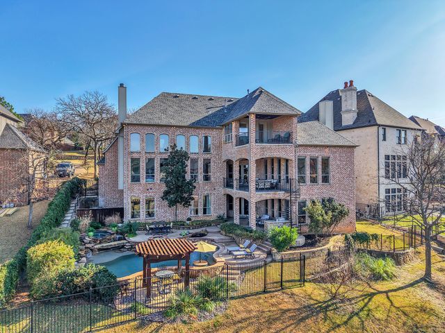 715 Winding Bend Circle, Highland Village, TX 75077