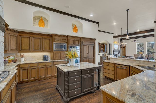 715 Winding Bend Circle, Highland Village, TX 75077