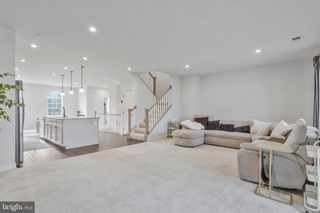 10910 PRESIDENTIAL PKWY, Upper Marlboro, MD 20772