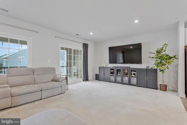 10910 PRESIDENTIAL PKWY, Upper Marlboro, MD 20772