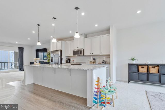 10910 PRESIDENTIAL PKWY, Upper Marlboro, MD 20772