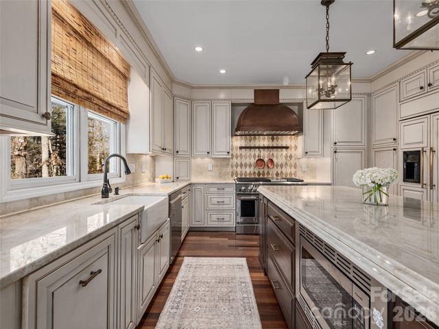 335 Red Fox Circle, Asheville, NC 28803