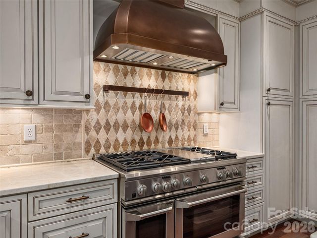 335 Red Fox Circle, Asheville, NC 28803