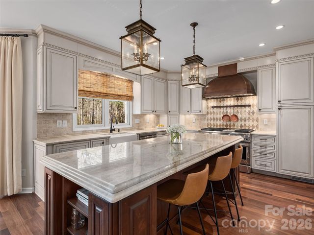 335 Red Fox Circle, Asheville, NC 28803