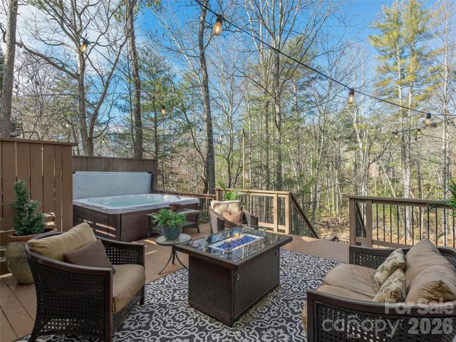 335 Red Fox Circle, Asheville, NC 28803