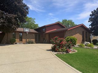 2431 Naples Drive, Schererville, IN 46375