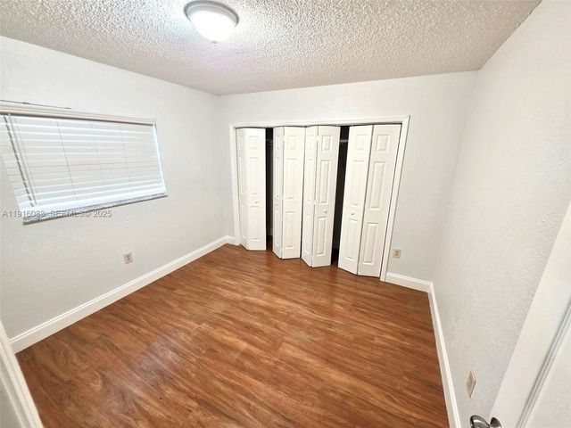 422 NE 166th St 422, Miami, FL 33162