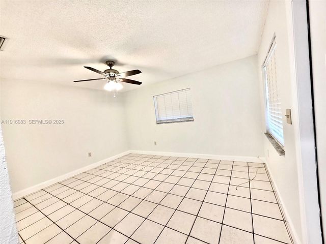 422 NE 166th St 422, Miami, FL 33162