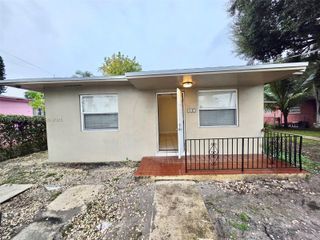 422 NE 166th St 422, Miami, FL 33162