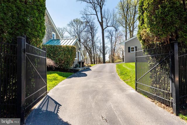 207 CARRIAGE, Newtown Square, PA 19073