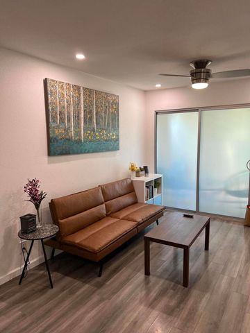 575 N Villa Court 105, Palm Springs, CA 92262