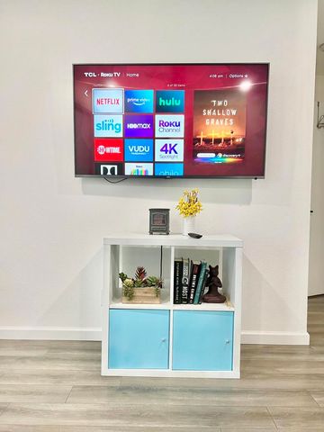 575 N Villa Court 105, Palm Springs, CA 92262