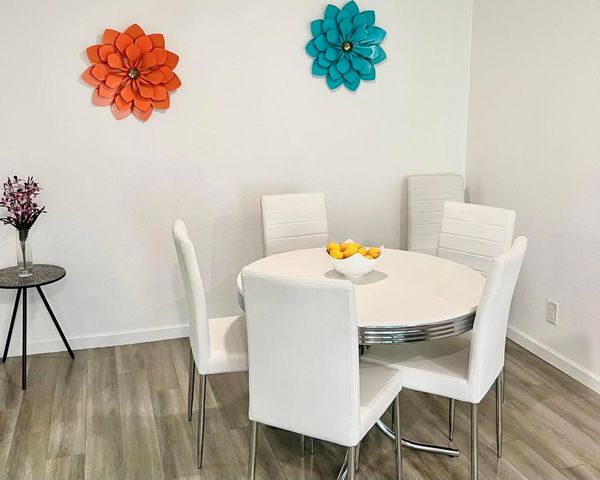 575 N Villa Court 105, Palm Springs, CA 92262