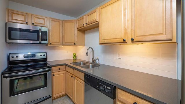 575 N Villa Court 105, Palm Springs, CA 92262