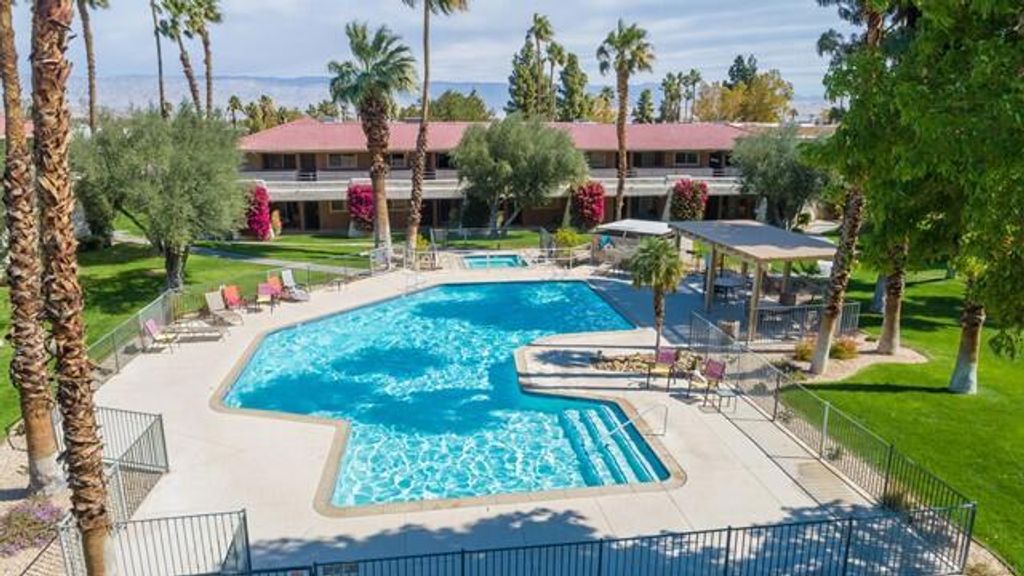 575 N Villa Court 105, Palm Springs, CA 92262