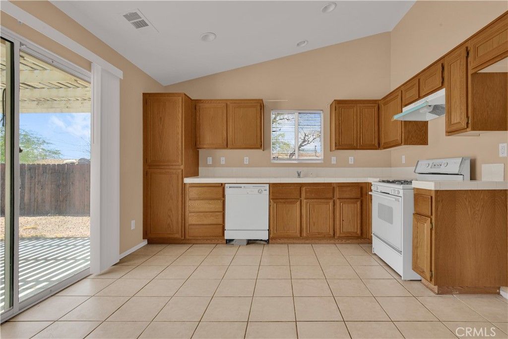 Image 9 of property listing at 10468 Santa Cruz, Desert Hot Springs, CA 92240