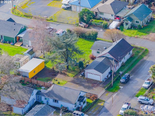 62875 School Rd, Coos Bay, OR 97420