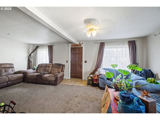 62875 School Rd, Coos Bay, OR 97420