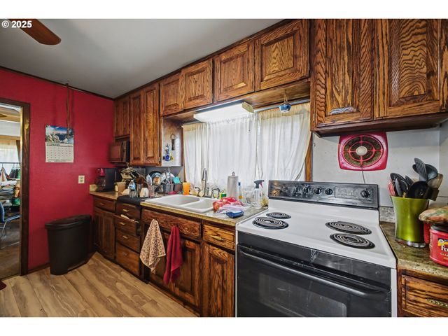 62875 School Rd, Coos Bay, OR 97420