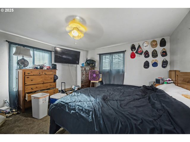 62875 School Rd, Coos Bay, OR 97420