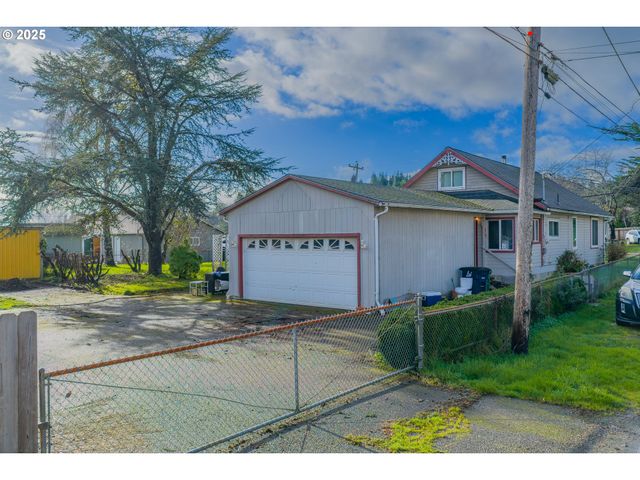 62875 School Rd, Coos Bay, OR 97420