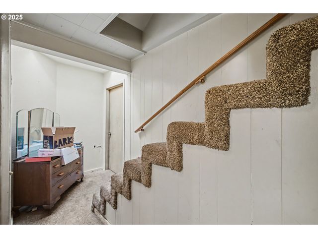 62875 School Rd, Coos Bay, OR 97420