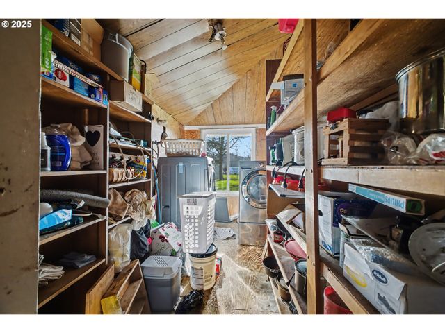 62875 School Rd, Coos Bay, OR 97420