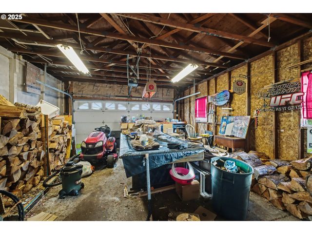 62875 School Rd, Coos Bay, OR 97420