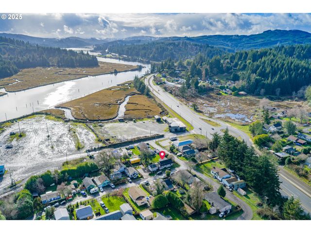62875 School Rd, Coos Bay, OR 97420