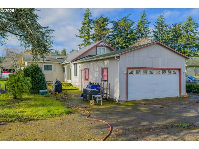 62875 School Rd, Coos Bay, OR 97420