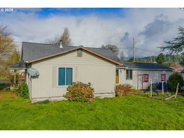 62875 School Rd, Coos Bay, OR 97420
