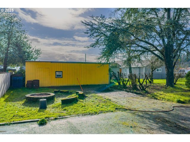 62875 School Rd, Coos Bay, OR 97420