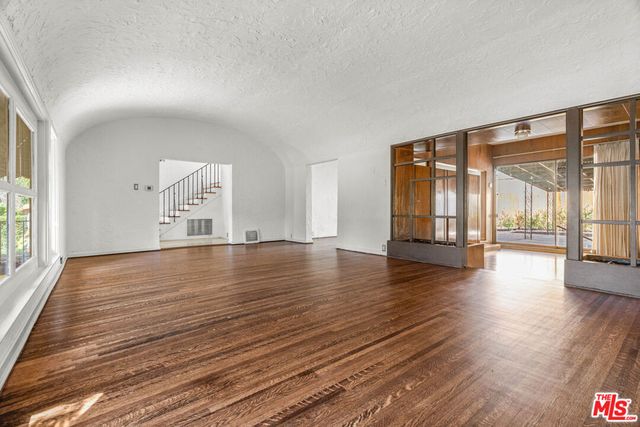 1838 S Victoria Avenue, Los Angeles, CA 90019