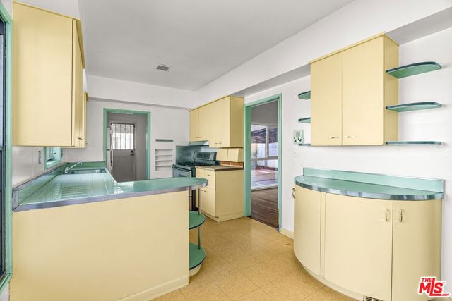 1838 S Victoria Avenue, Los Angeles, CA 90019